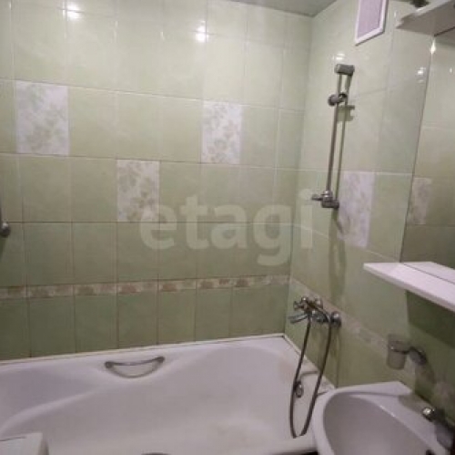 2-комн квартира Кириши, Молодежный б-р,  д. 13