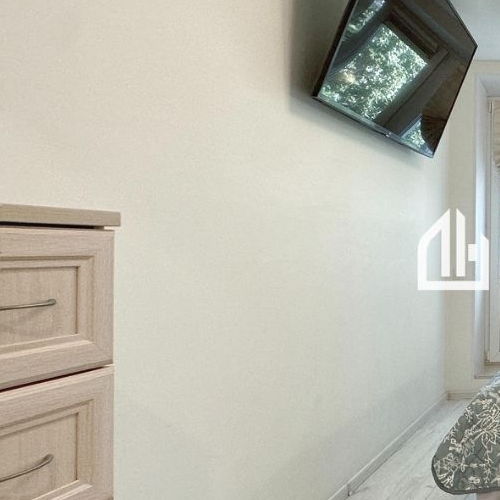 3-комн квартира улица Матроса Железняка, 9