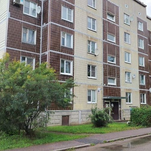 3-комн квартира пос. Сосново, улица Строителей, 13