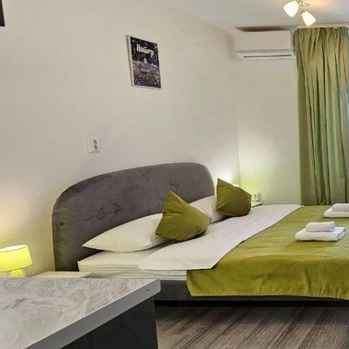 Студия улица Русановская, 28