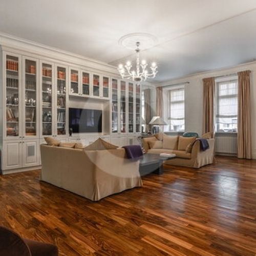 3-комн квартира Таврическая улица,  д. 11