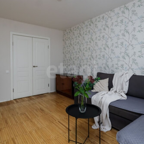 3-комн квартира Большевиков пр-кт,  д. 3 к2