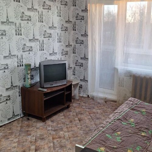 1-комн квартира пос. Коммунары, улица Центральная, 2