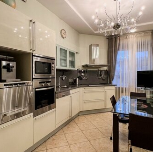4-комн квартира Композиторов ул,  д. 4