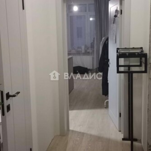 3-комн квартира Обуховской обороны пр-кт,  д. 70,  к. 3