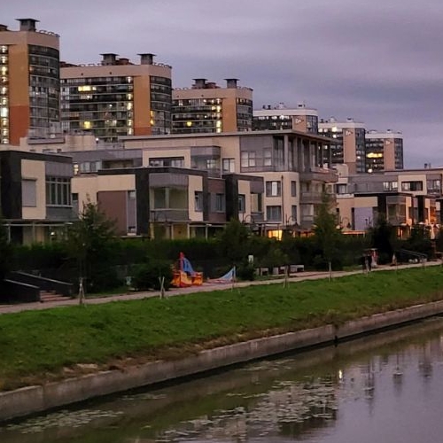 2-комн квартира улица Адмирала Коновалова, 2-4