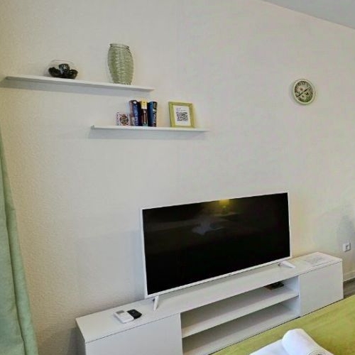 Студия улица Русановская, 28