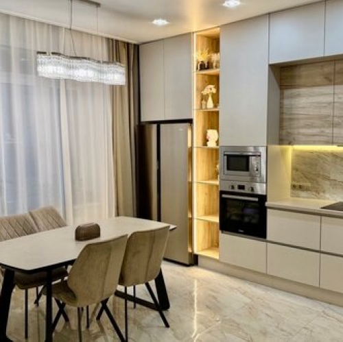 4-комн квартира Обуховской обороны пр-кт,  д. 70 к4 с1