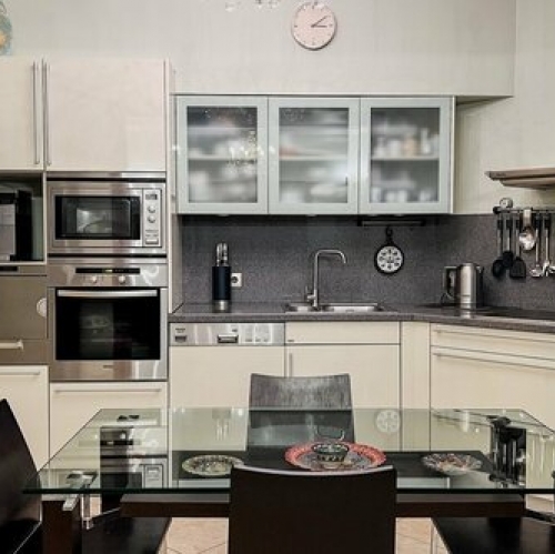 4-комн квартира Композиторов ул,  д. 4