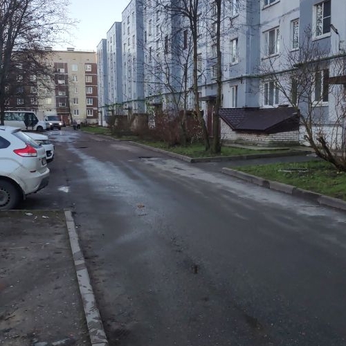 3-комн квартира Имени Морозова городской поселок, улица Жука, 2