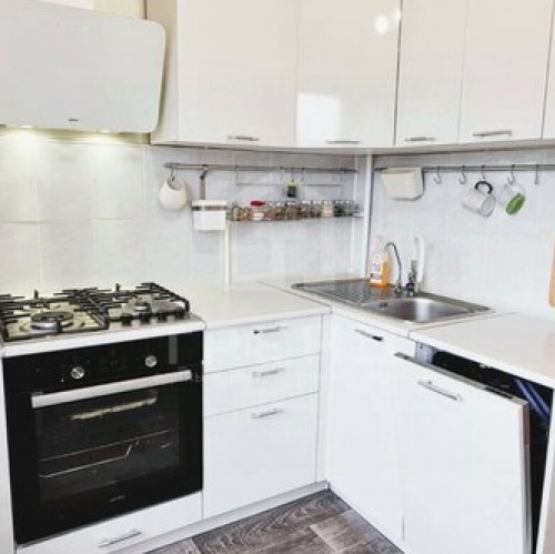 2-комн квартира Большевиков пр-кт,  д. 63 к1