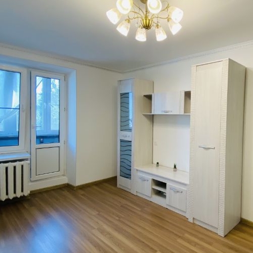 4-комн квартира улица Типанова, 29