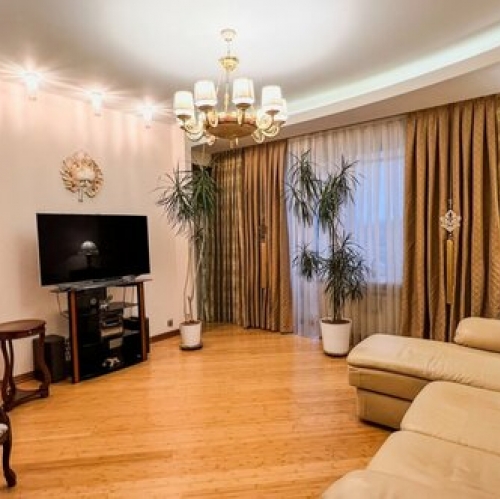 4-комн квартира Композиторов ул,  д. 4